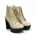 Wide-heeled boot with a stylish design B-26