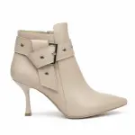 Boot decorated with a stylish buckle R-509 new