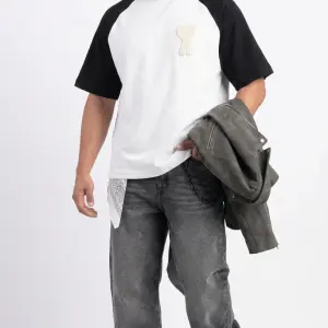 WHITE T-SHIRT