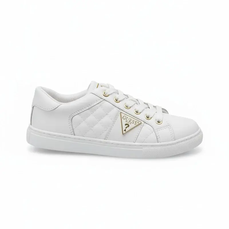 Flat sneakers from the distinctive designs of Guess GS-1