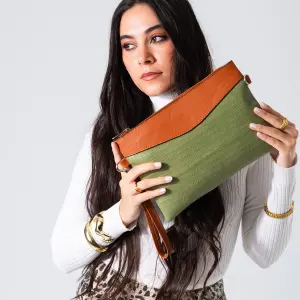 Metallic Texture Clutch-green