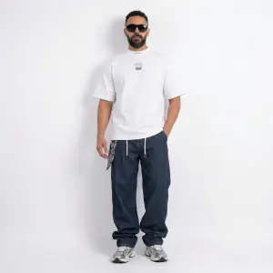WHITE T-SHIRT