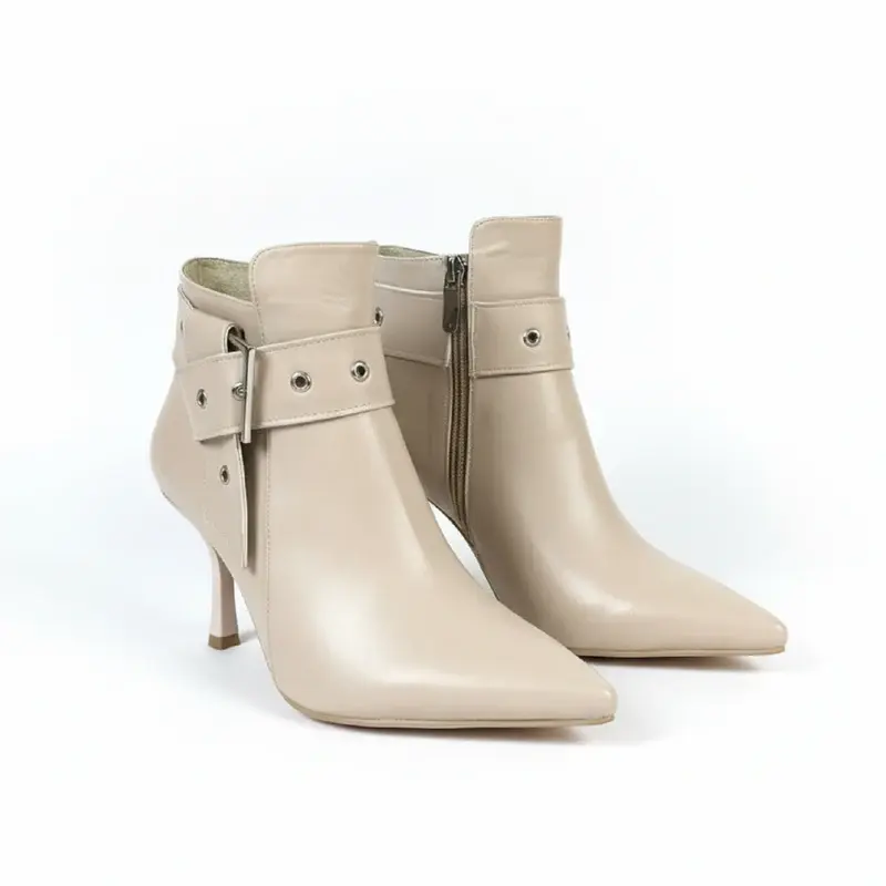 Boot decorated with a stylish buckle R-509 new