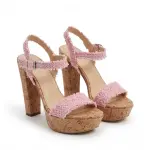 Elegant heels with a modern design C-111