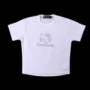 KITTY SAVAGE BABY TEE (WHITE)