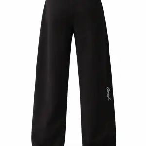 EVE's Baggy Sweatpants in Black