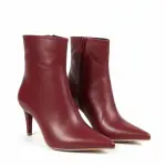 chic ankle boot with a sleek design R-903