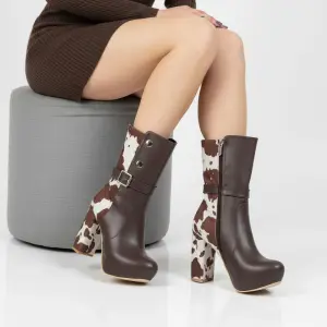 Bold boot with a unique design R-50