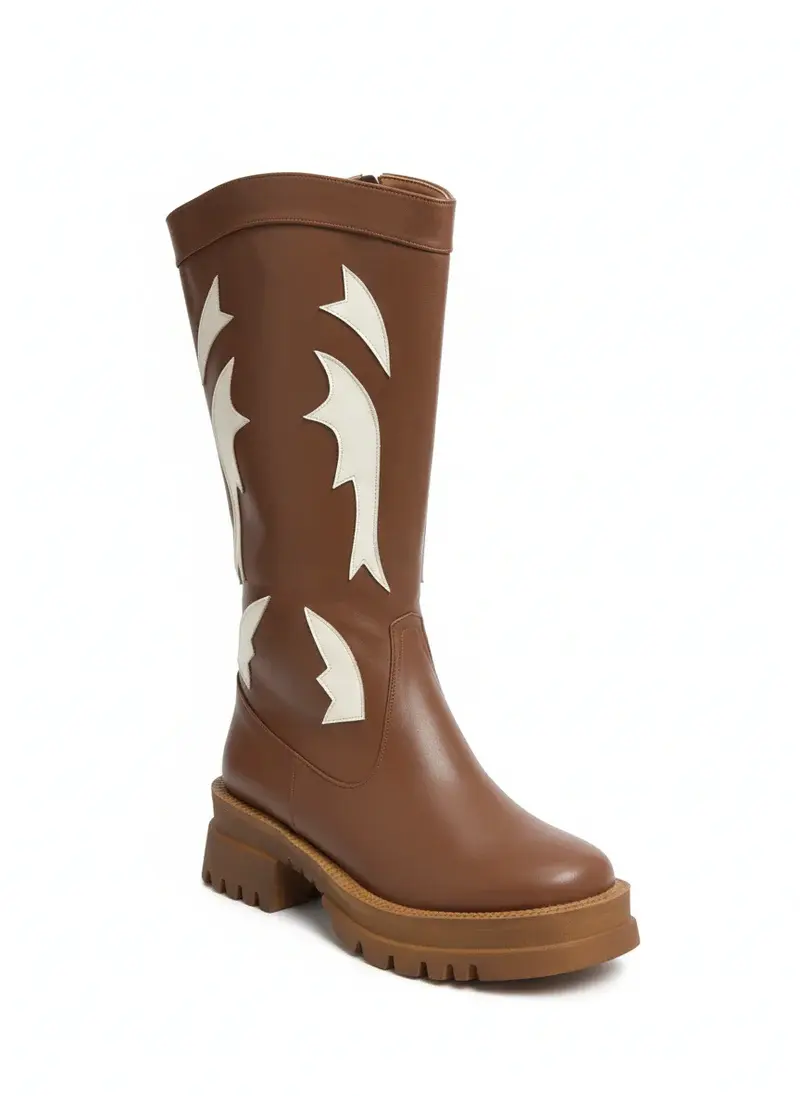 boot with a bold design mid heels B-42