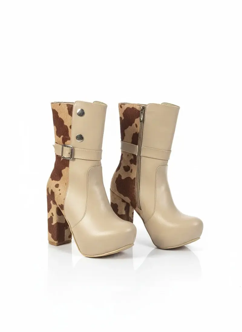 Bold boot with a unique design R-50