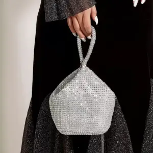 Silver Avara Clutch